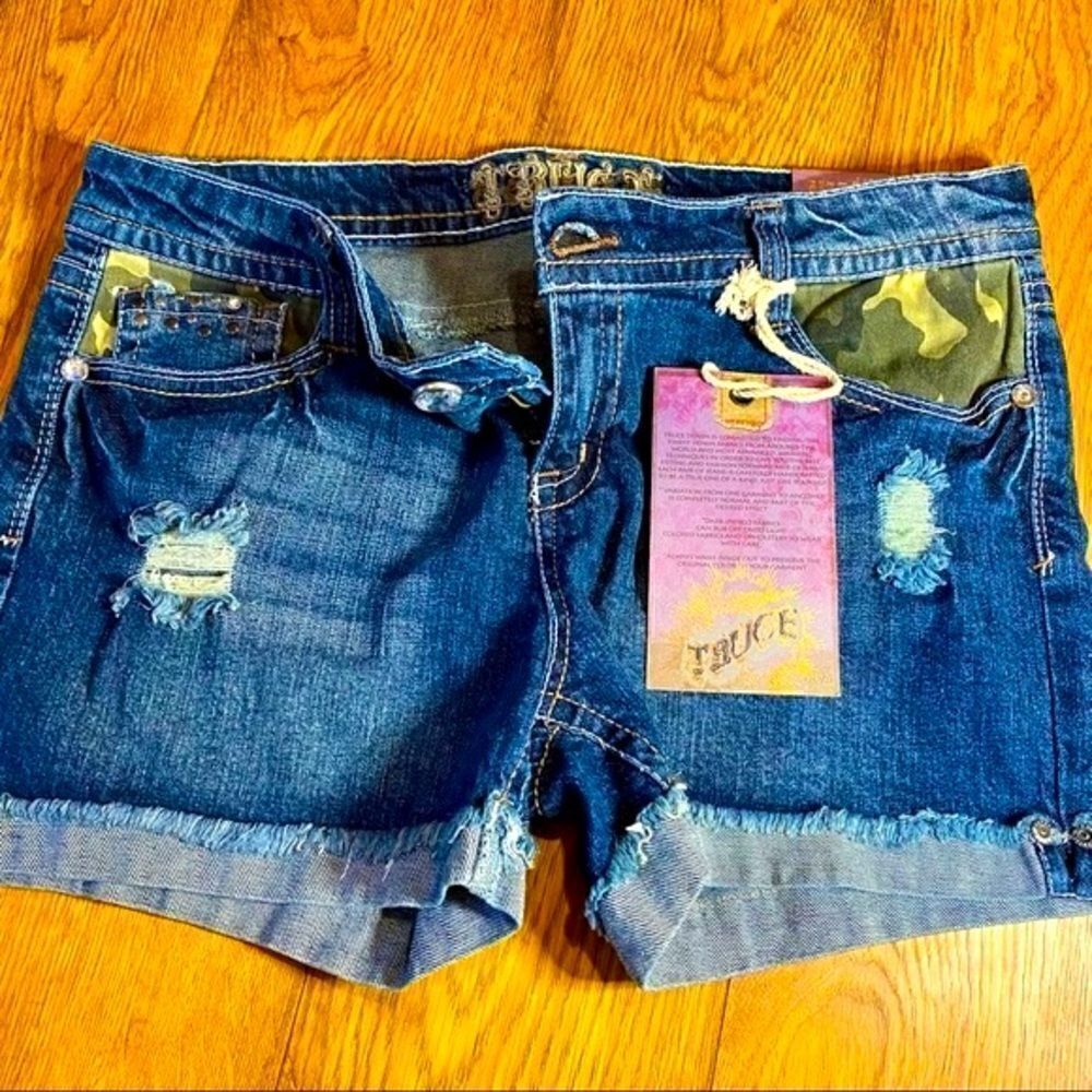 TRUCE DESTROYED JEAN SHORTS WITH CAMO DETAILING 13 JRS NWT
